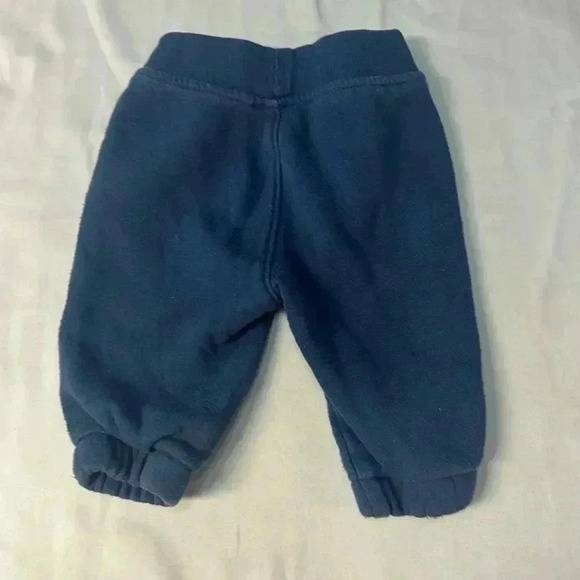 GAP - 2 piece baby set - T-shirt and joggers Size 0-3 months - Picture 7 of 7